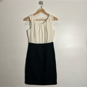 Banana Republic sleeveless

 Sleeve Sheath dress two tone black & white size 0P